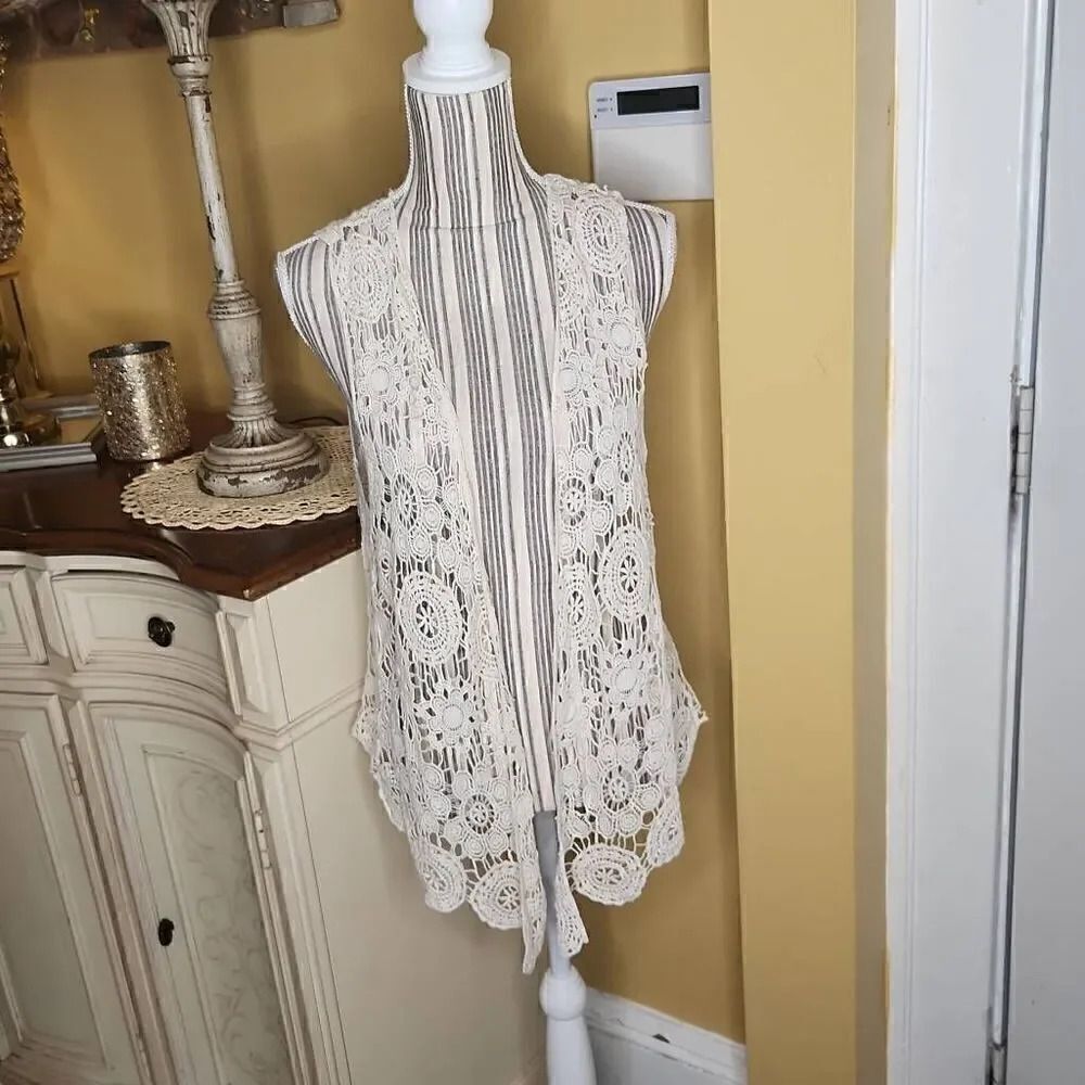 Chico's crochet lace vest Chico size 0 Xs